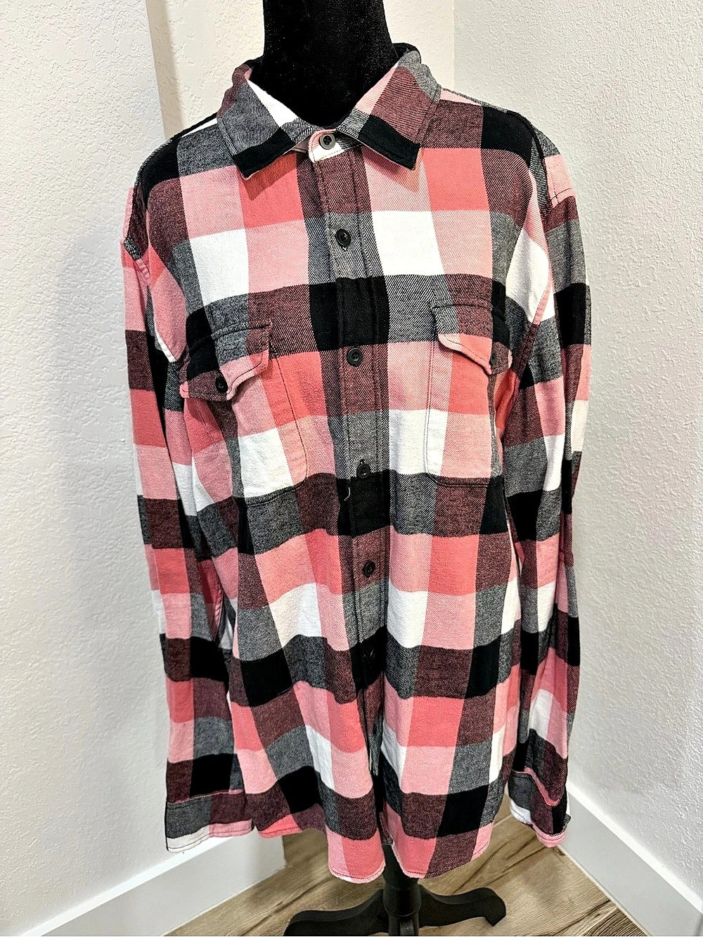 Plaid Button Down Shirt in Pink & Black Like New